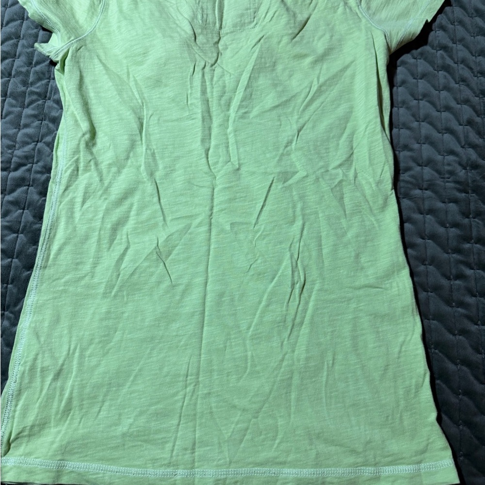 Abercrombie & Fitch‎ lime green short sleeve V-neck T-shirt floral design medium - Picture 3 of 7